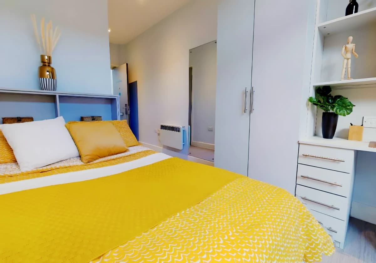 Bronze En Suite