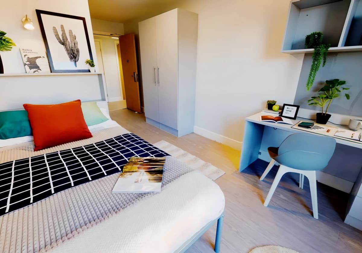 Silver En Suite