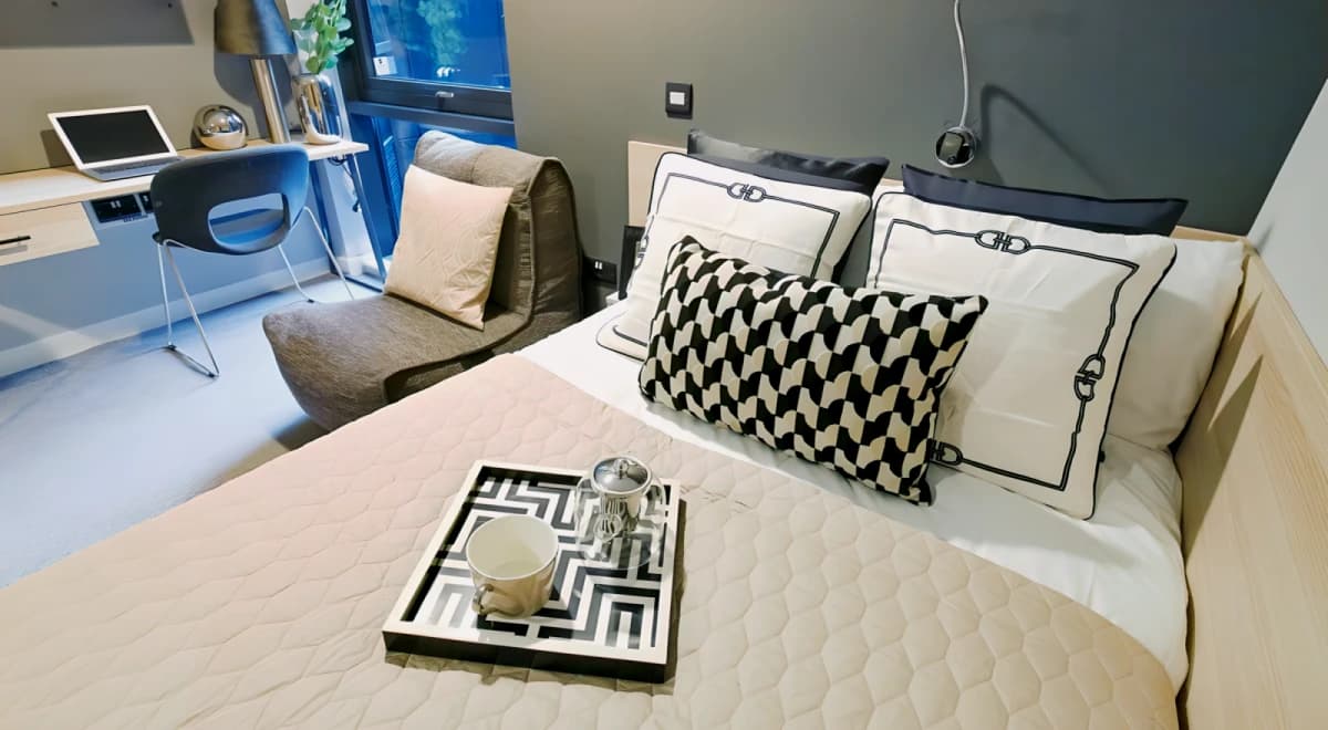 Straits Manor image