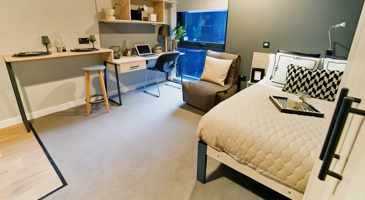 Straits Manor image