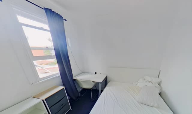 Room 4 (STD)