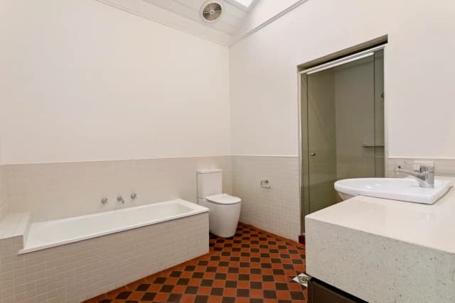 4 Bed, 2 Bath