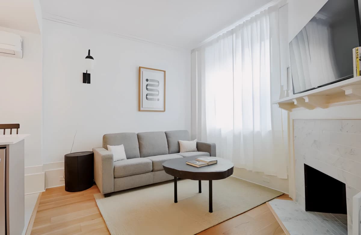 Chelsea House image