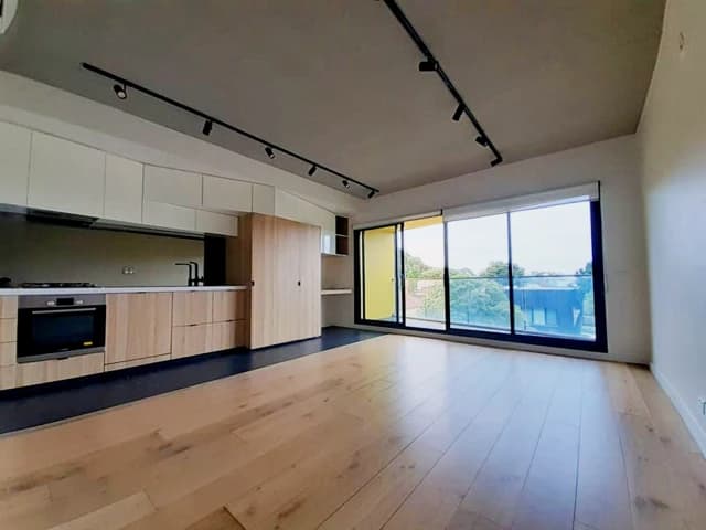 33 Harrow Street, Box Hill
