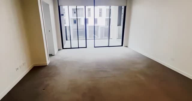 318 /19 Minogue Cres