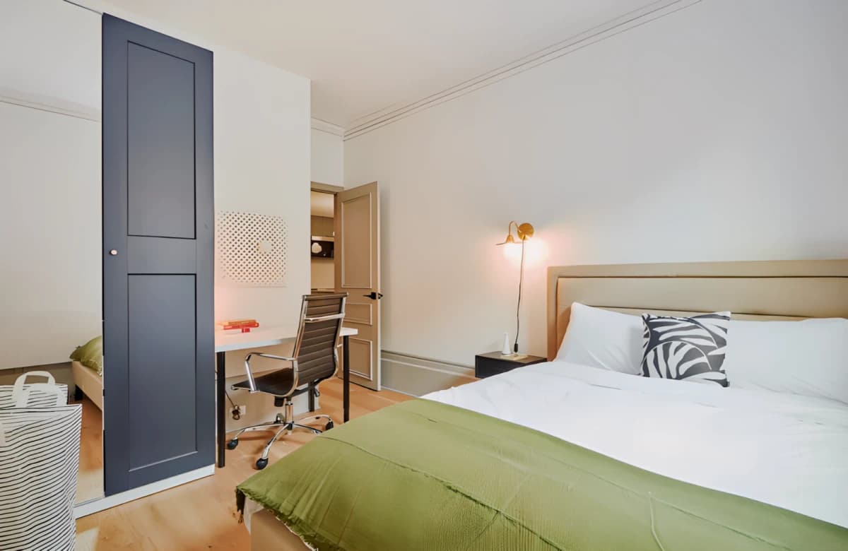 Chelsea House image 3
