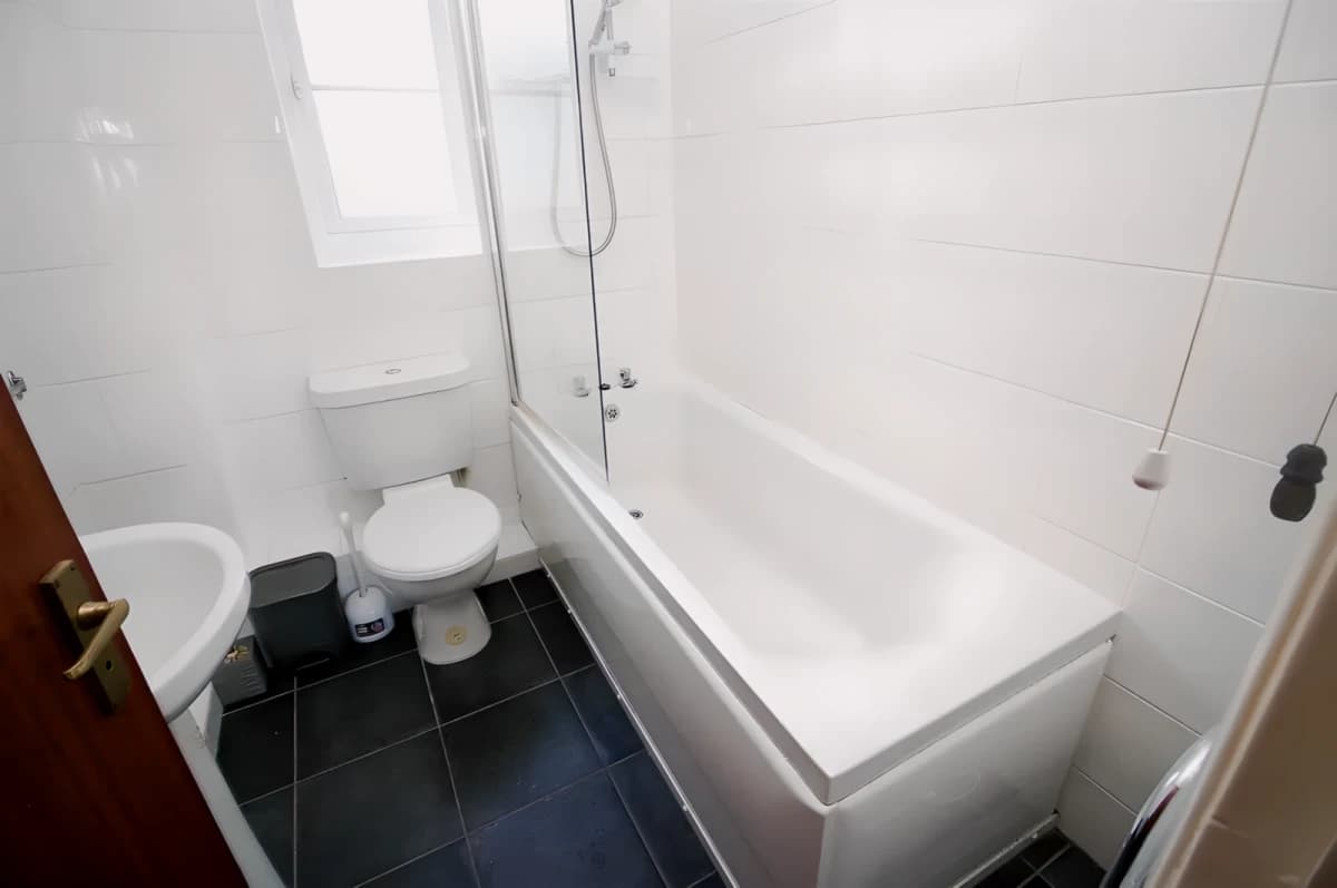 2 bedrooms 1 bathroom