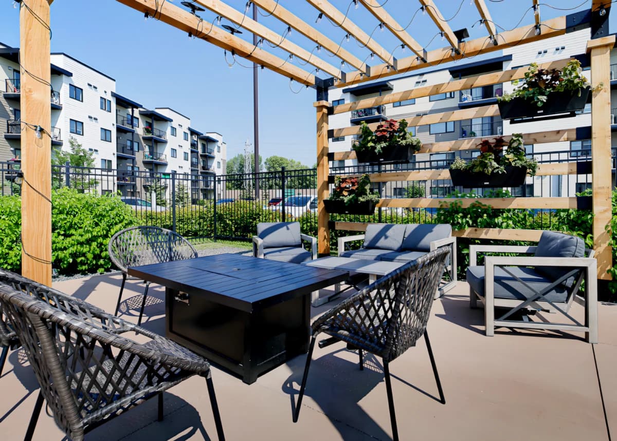 Outdoor Features