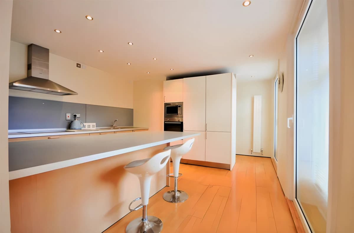 3 bedrooms 2 bathrooms