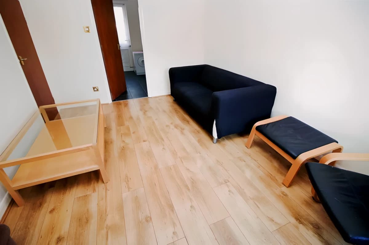 2 bedrooms 1 bathroom