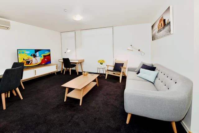 Modern 1-bedroom apartment near Parliament train station