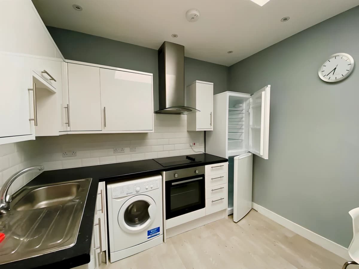 2 bedrooms 1 bathroom