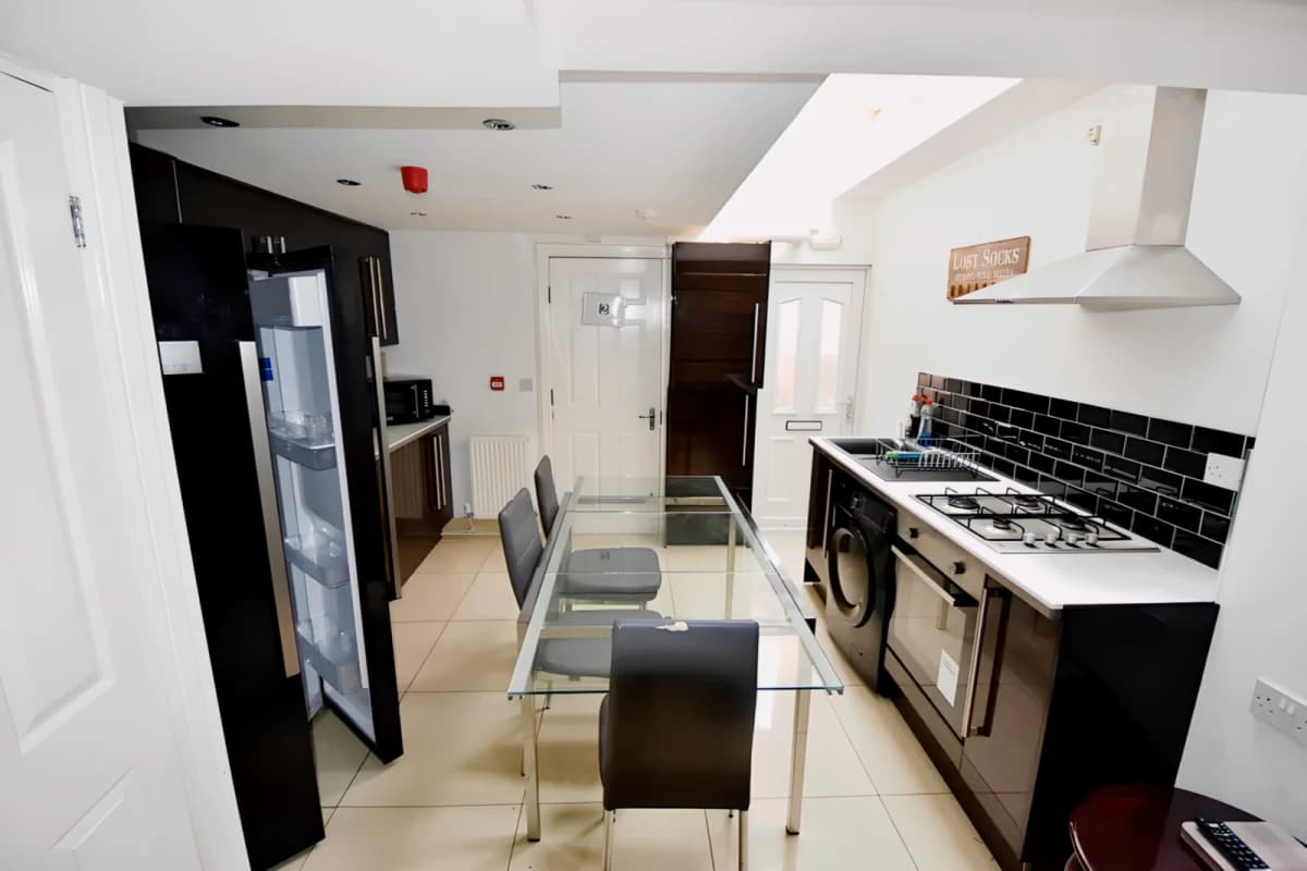 2 Bedrooms 2 bathrooms