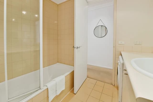 apartment near Little Lonsdale Street image