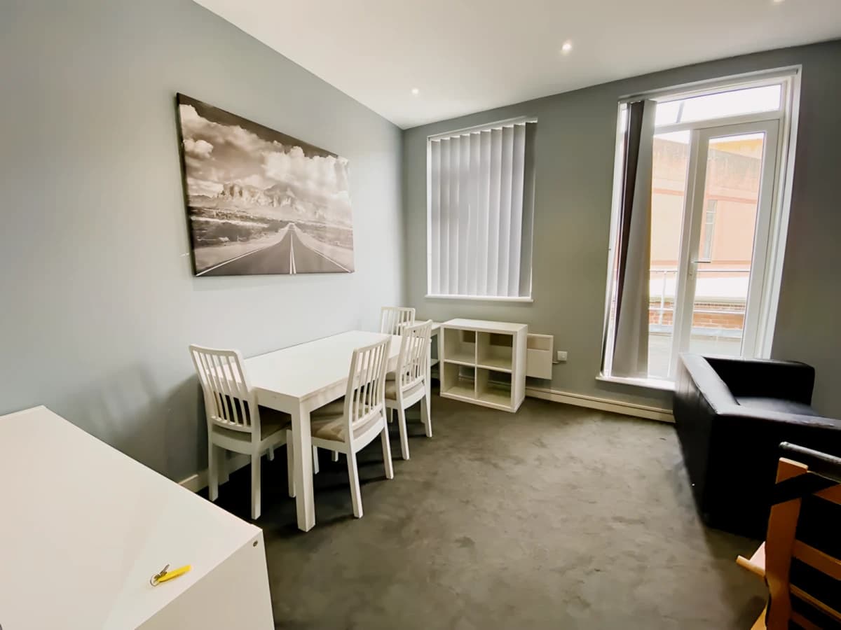 2 bedrooms 1 bathroom