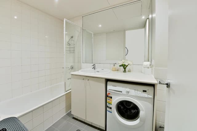 apartment near Little Lonsdale Street image