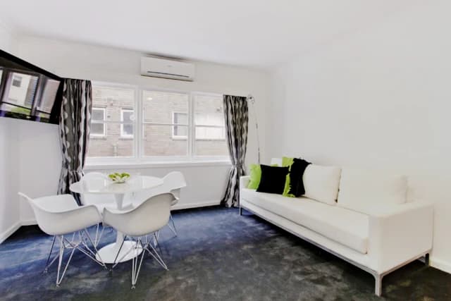 Modern 1-bedroom apartment near South Yarra train station