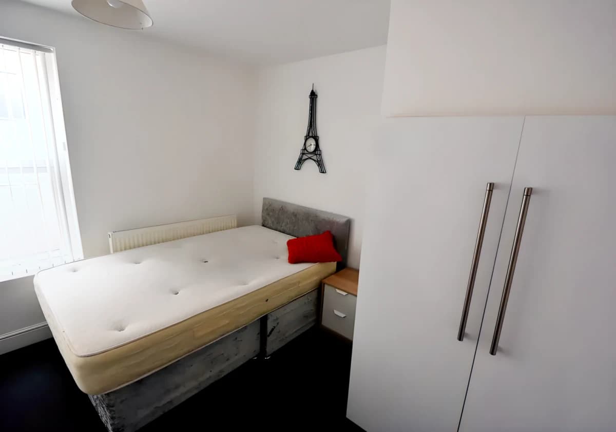 2 Bedrooms 2 bathrooms