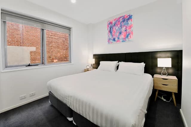 Bright 1-bedroom apartment near St Paul's Cathedral, Melbourne