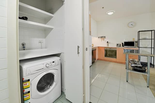 apartment near Elizabeth Street image