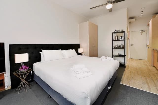 Lovely 1-bedroom apartment near Flinders Street Railway Station