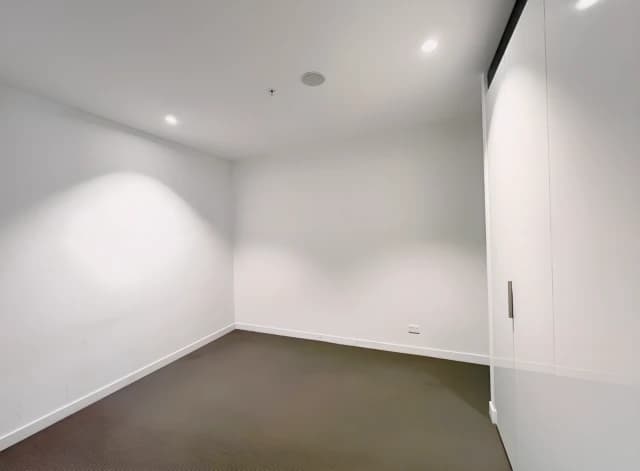 2105/33 Rose Ln