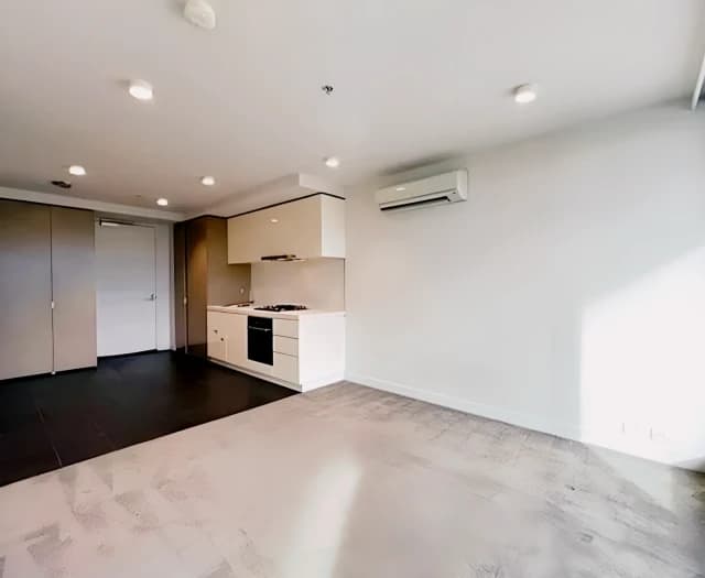 503/33 Mackenzie St image 3