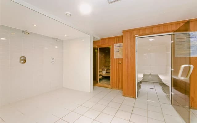 apartment near Russell Street image 4