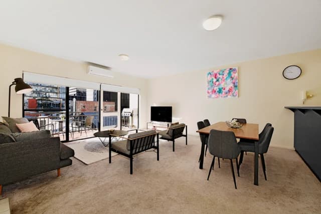 Charming 2-bedroom apartment near RMIT University