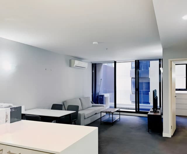 902/200 Spencer St image 2