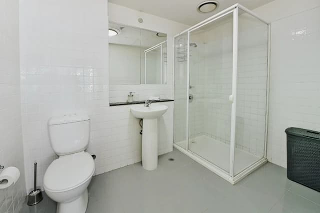 apartment near Elizabeth Street image