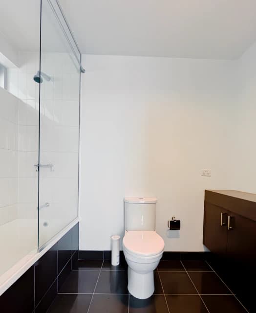 2301/483 Swanston St image 5