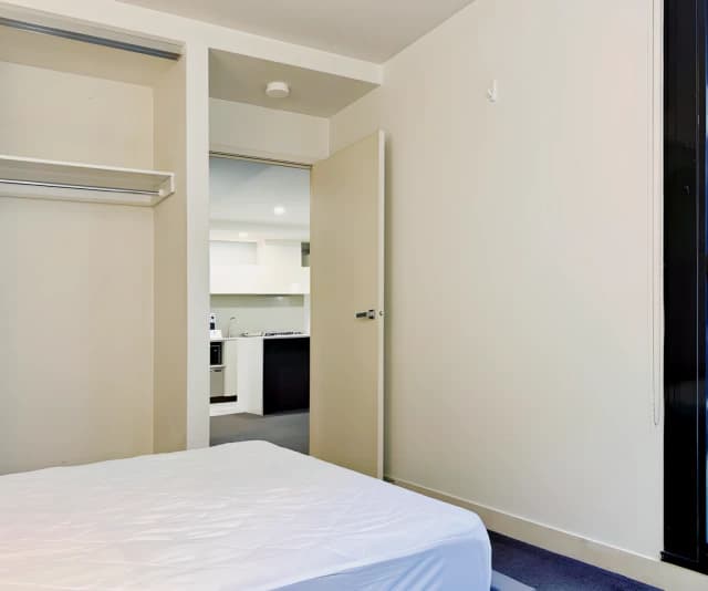 902/200 Spencer St image 4