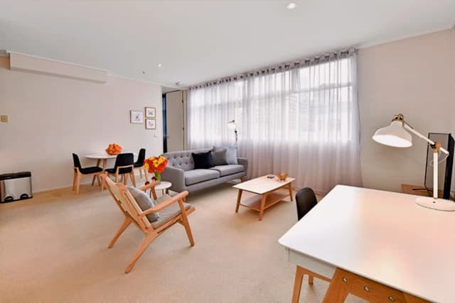 apartment near Little Lonsdale Street image 5