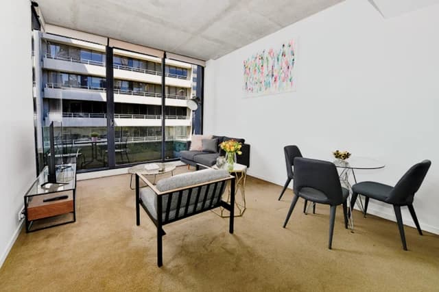 Cool 1-bedroom apartment near Flagstaff train station