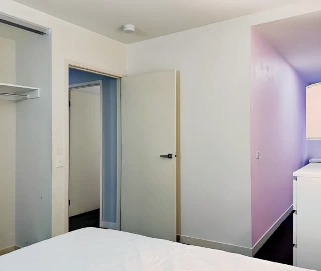 902/200 Spencer St image 5