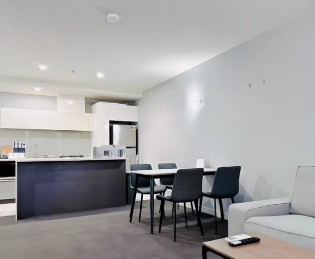 902/200 Spencer St image 3