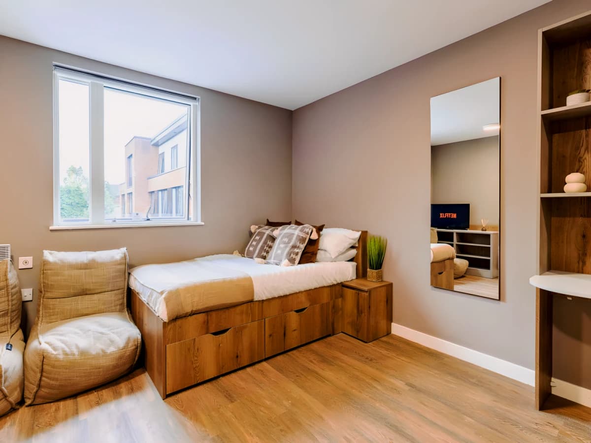 800 Bristol Road image