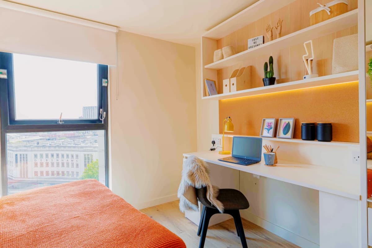 iQ Bristol image