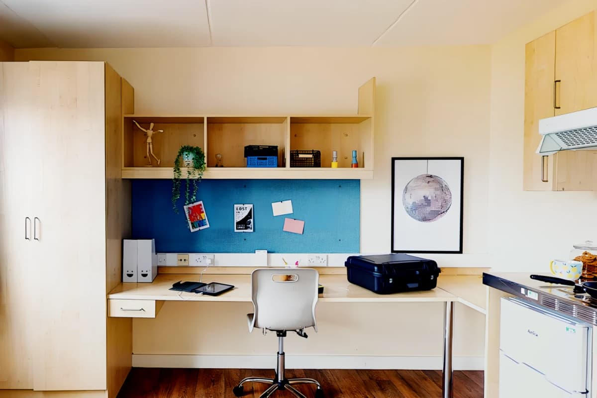 GoBritanya McMillan Residence image