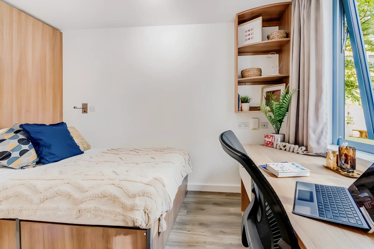 Gob Islington Residence image