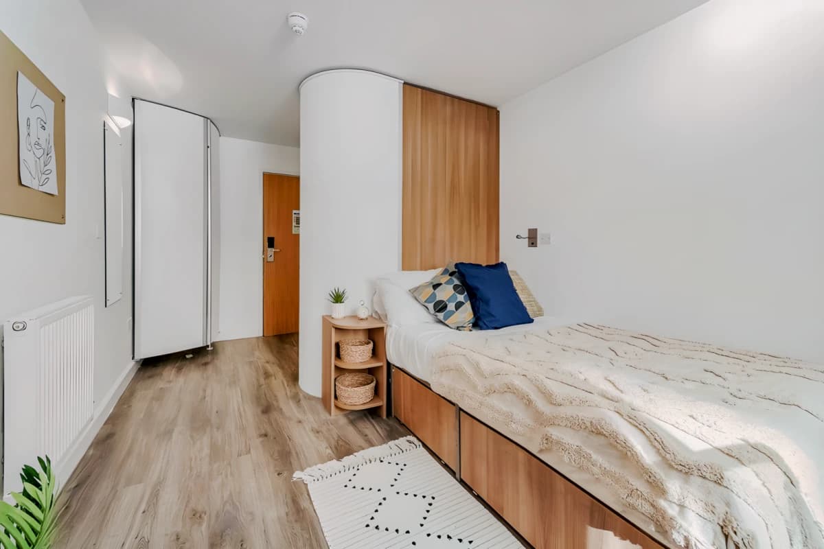 Gob Islington Residence image
