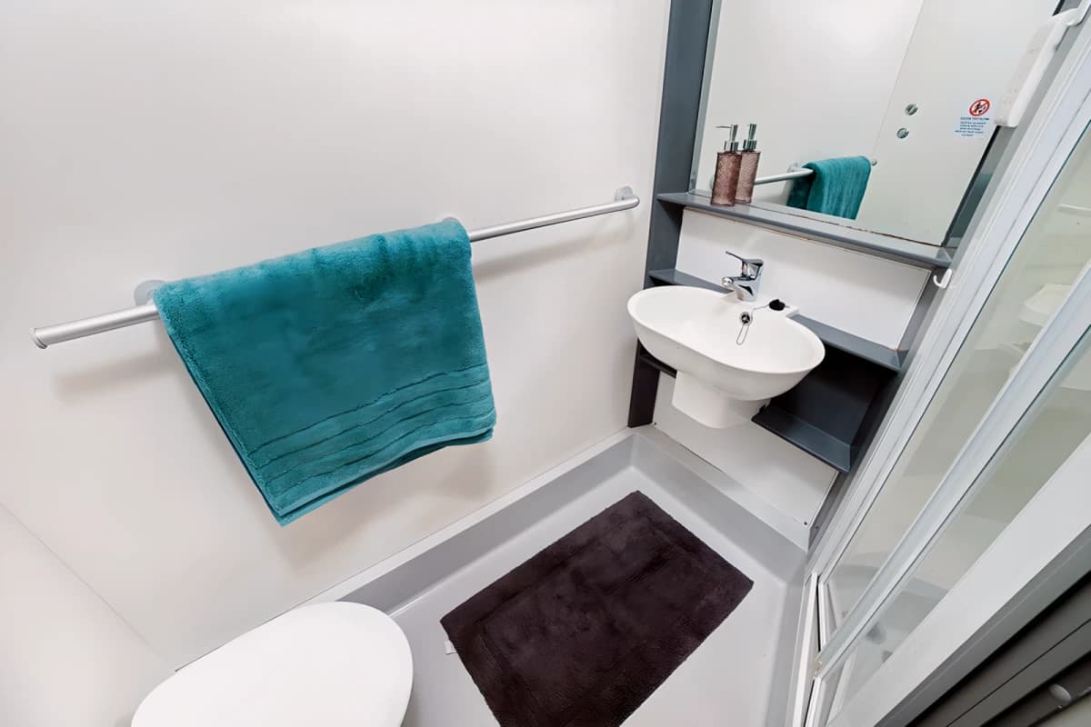 Gob Islington Residence image