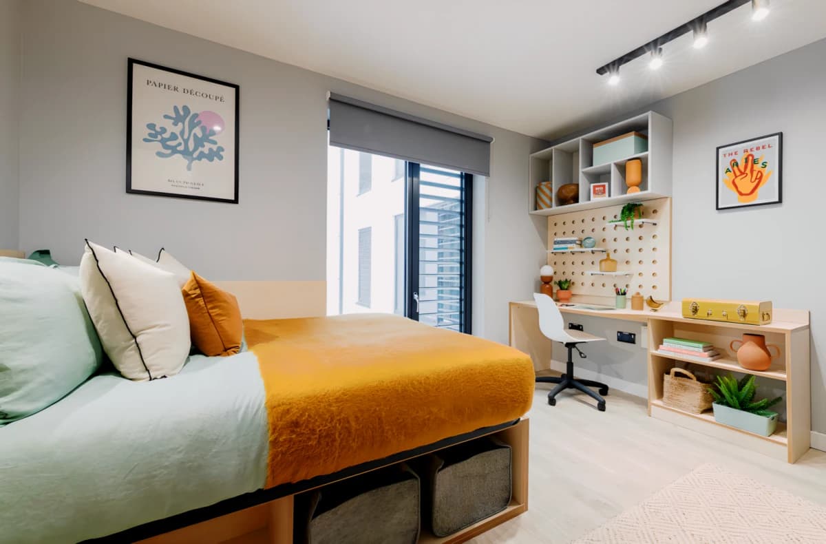 Alma Place image
