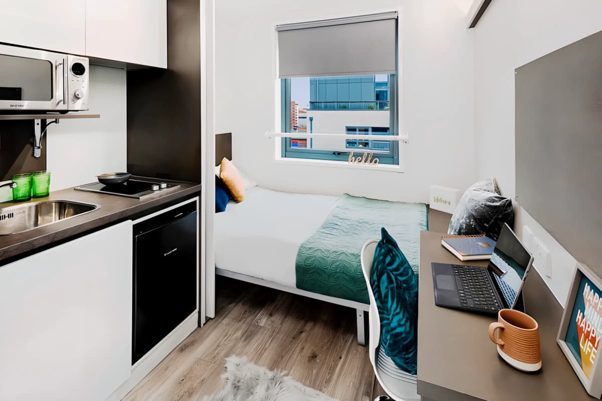 Gob Islington Residence image