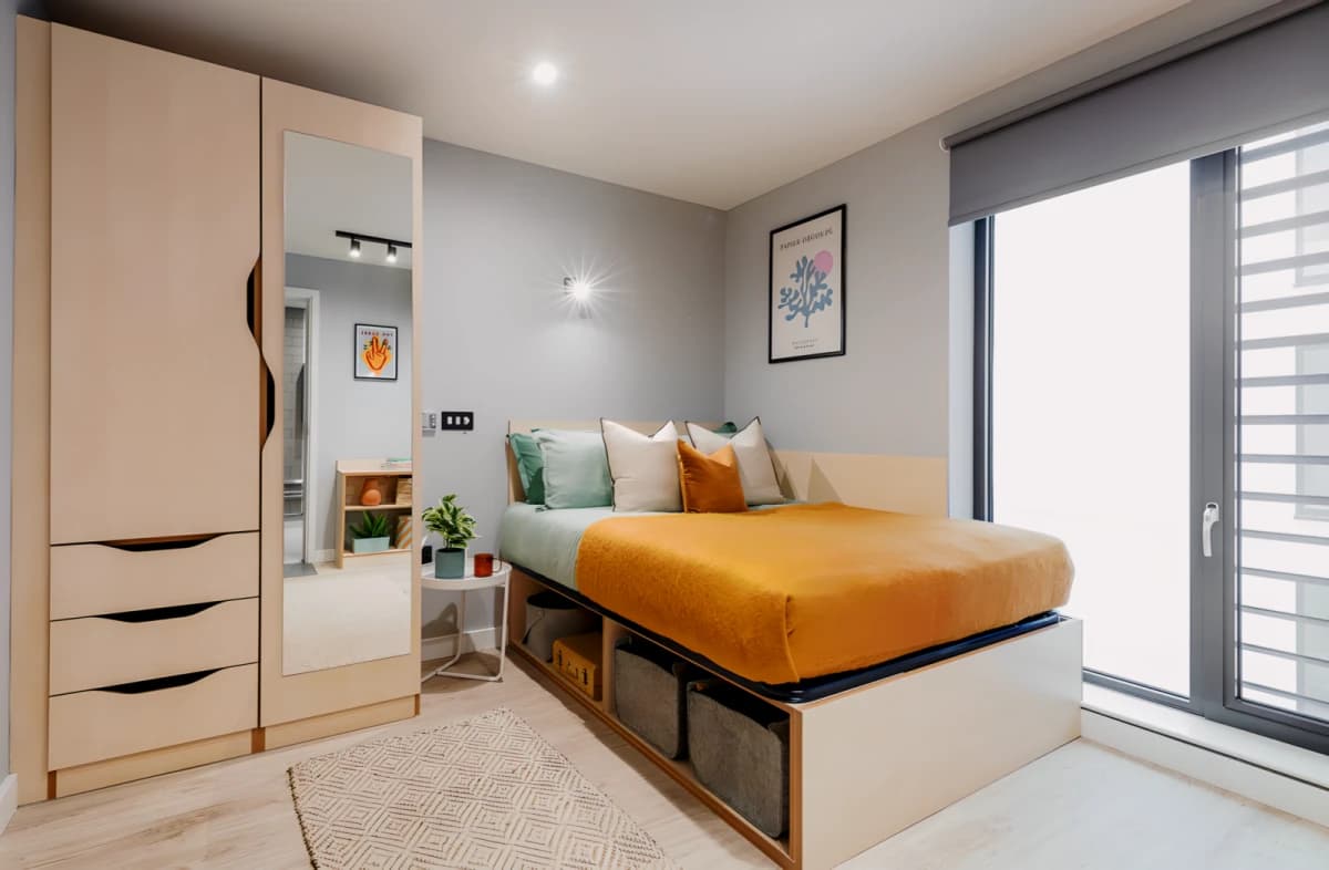 Alma Place image