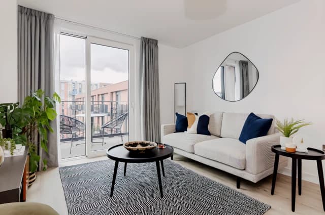 2 Bedrooms 2 bathrooms