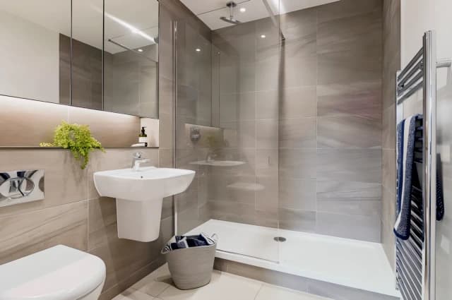 2 Bedrooms 2 bathrooms