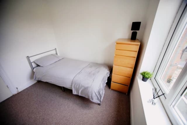 4-bedroom house with large garden in top Withington location