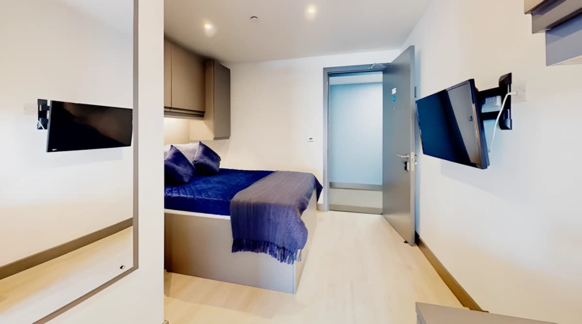 33 Parkside image